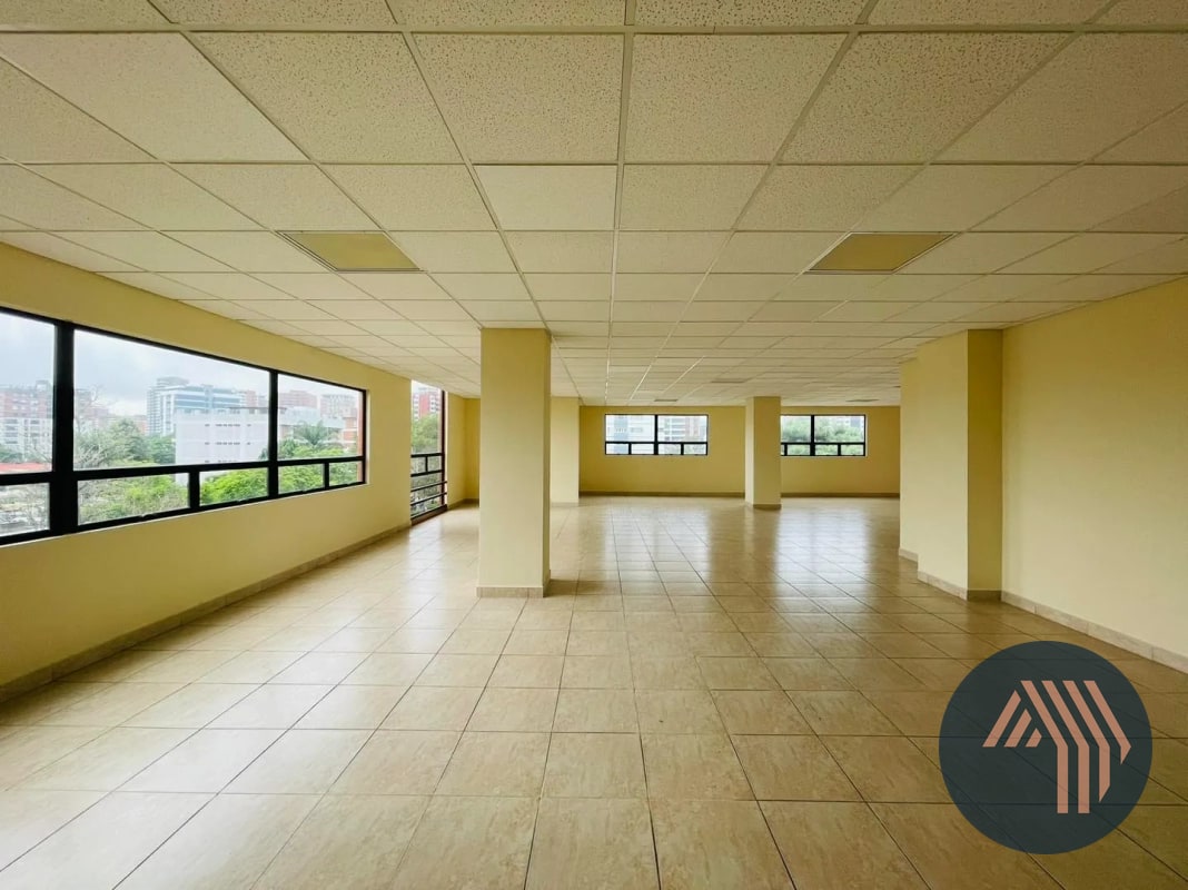 ALQUILER DE CÉNTRICAS OFICINAS - EDIFICIO CONDESA, ZONA 13 - 7
