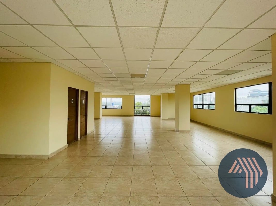 ALQUILER DE CÉNTRICAS OFICINAS - EDIFICIO CONDESA, ZONA 13 - 10
