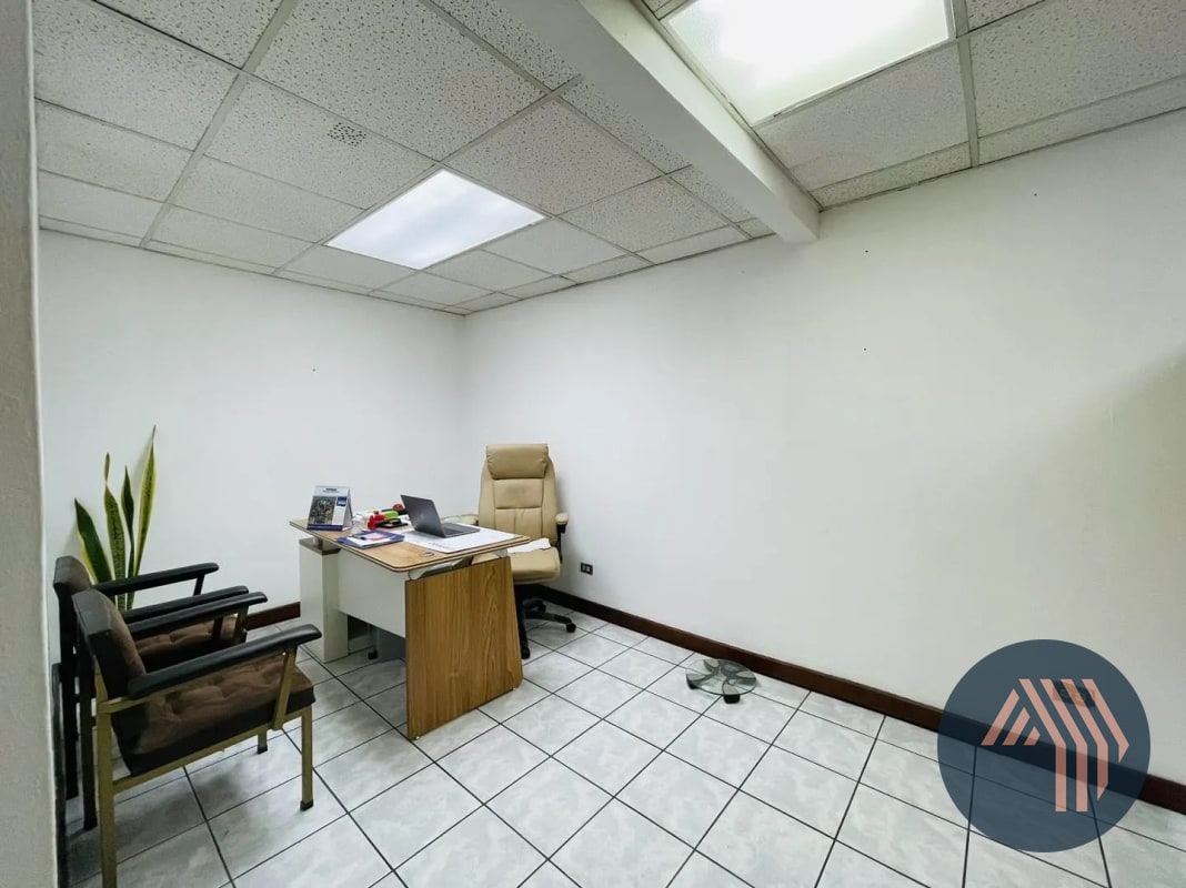 ALQUILER DE CLINICA AMUEBLADA - SANTA CLARA, ZONA 10 - 2