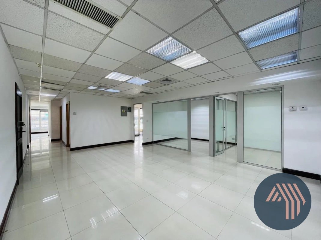 ALQUILER DE AMPLIA OFICINA 122MT2 - CASA VERANDA, ZONA 10 - 3