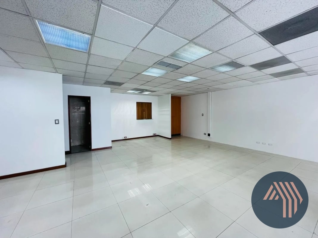 ALQUILER DE AMPLIA OFICINA 122MT2 - CASA VERANDA, ZONA 10 - 6