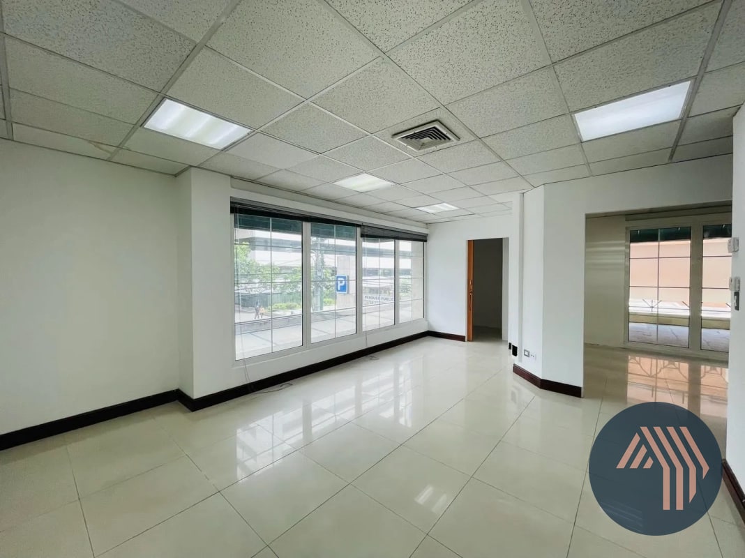 ALQUILER DE AMPLIA OFICINA 122MT2 - CASA VERANDA, ZONA 10 - 7