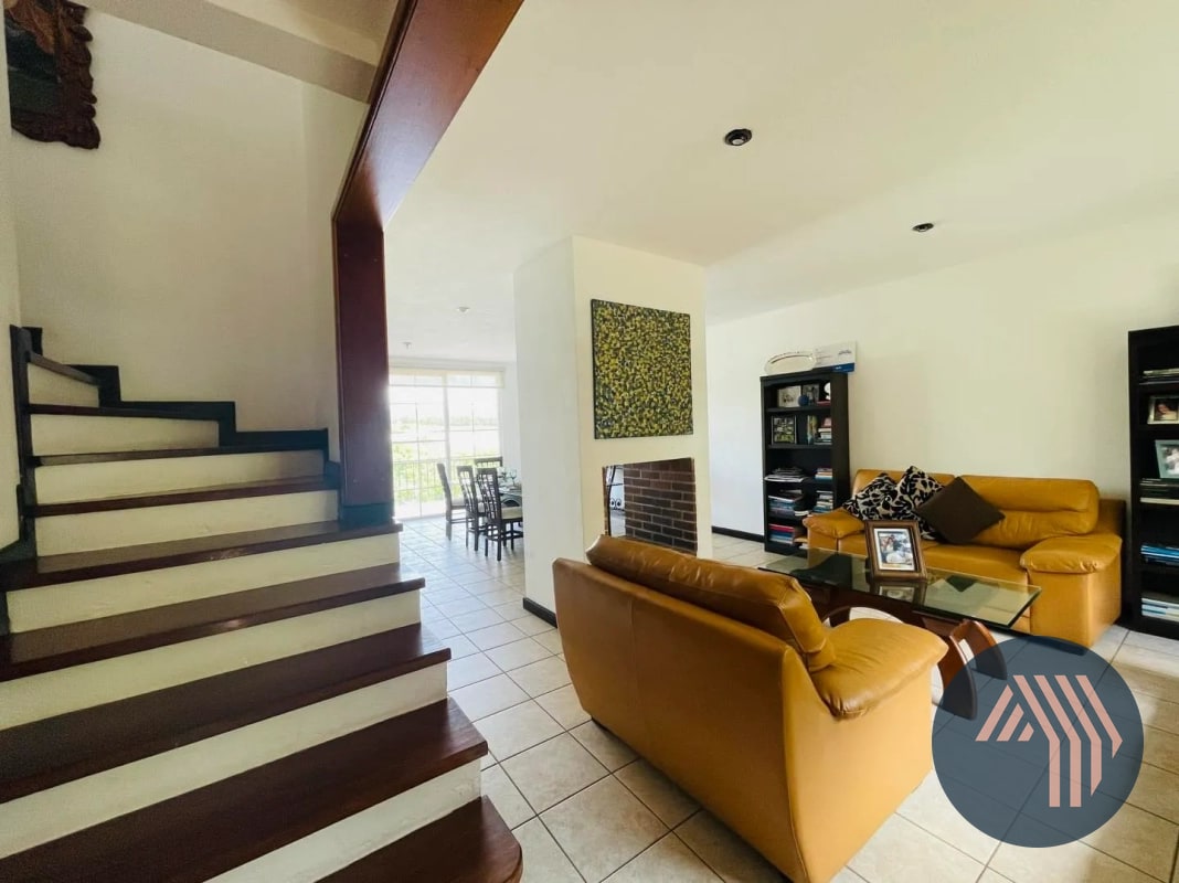 VENTA DE AMPLIA CASA - ALTA VISTA CLUB, SAN JOSÉ PINULA - 2