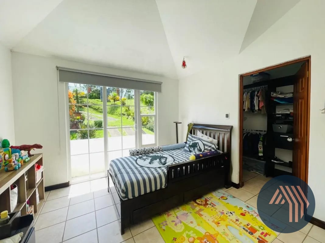 VENTA DE AMPLIA CASA - ALTA VISTA CLUB, SAN JOSÉ PINULA — Casa en Venta en Carretera a El Salvador, Guatemala, Ciudad — foto 7 de 10