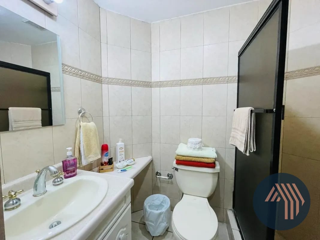 ALQUILER DE AMPLIO APTO. AMUEBLADO - TORRE CASTELAR, ZONA 10 — Apartamento en Alquiler en Torre Castelar, Zona 10, Guatemala, Ciudad — foto 6 de 10