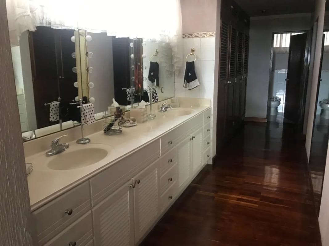 Casa en venta en MONTEBELLO km 10.5 — Casa en Venta en Montebello I, Carretera a El Salvador, Guatemala, Ciudad — foto 4 de 17