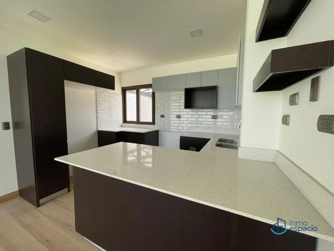 Casa Nueva en Venta, zona 15 - 5
