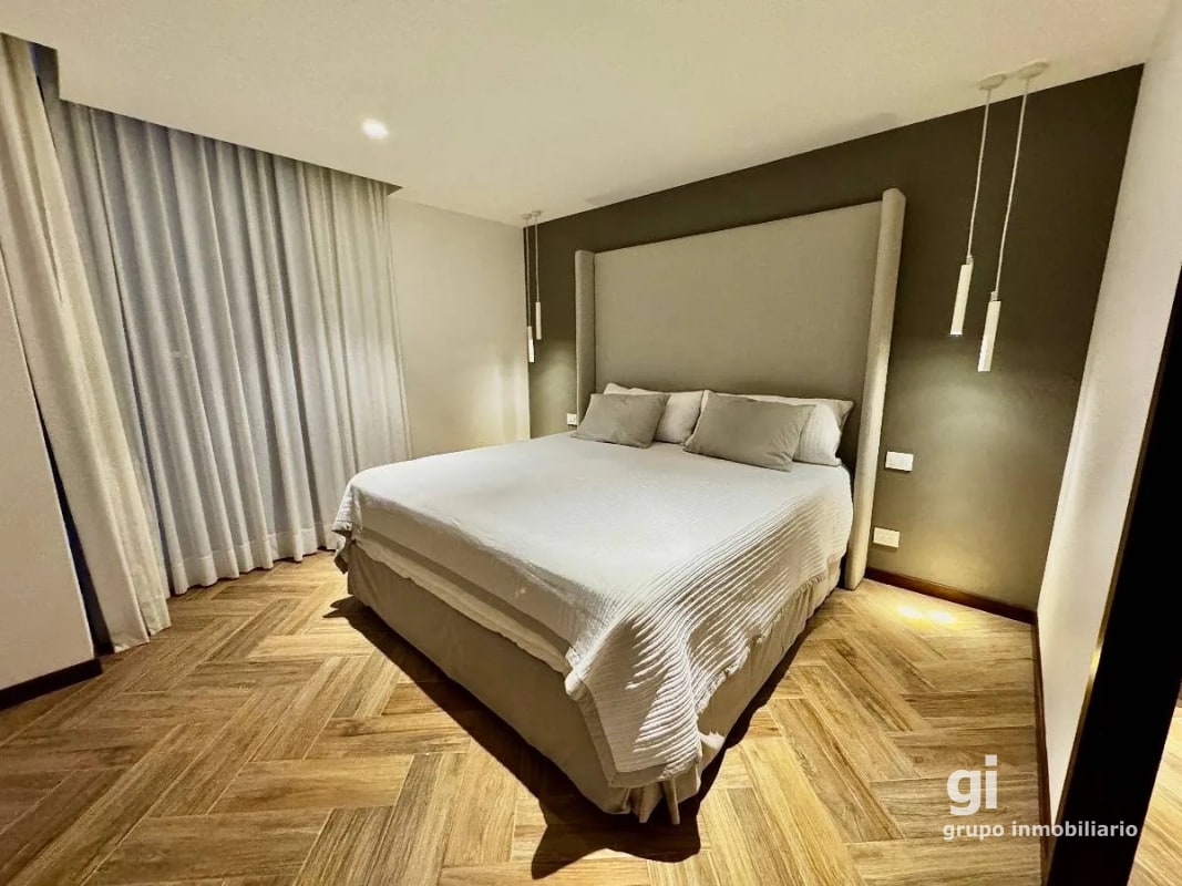 Apartamento en venta amueblado 3 dormitorios y cuarto de servicios, zona 10 - 3