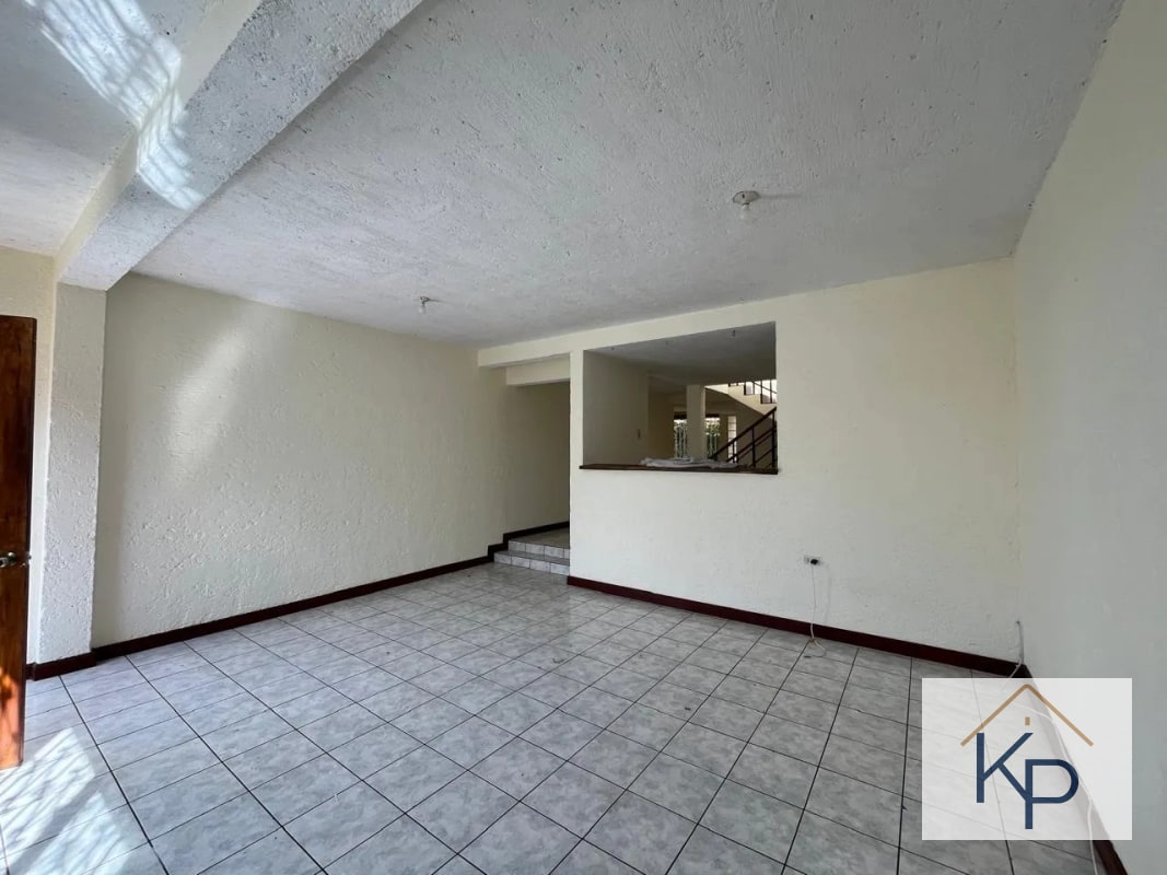 Amplia casa en venta en condominio Km 19 a San José Pinula - 1