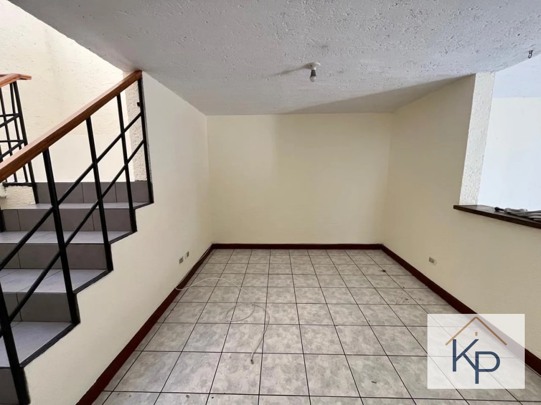 Amplia casa en venta en condominio Km 19 a San José Pinula - 16