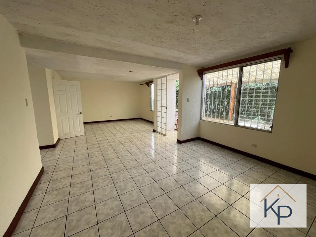 Amplia casa en venta en condominio Km 19 a San José Pinula - 14