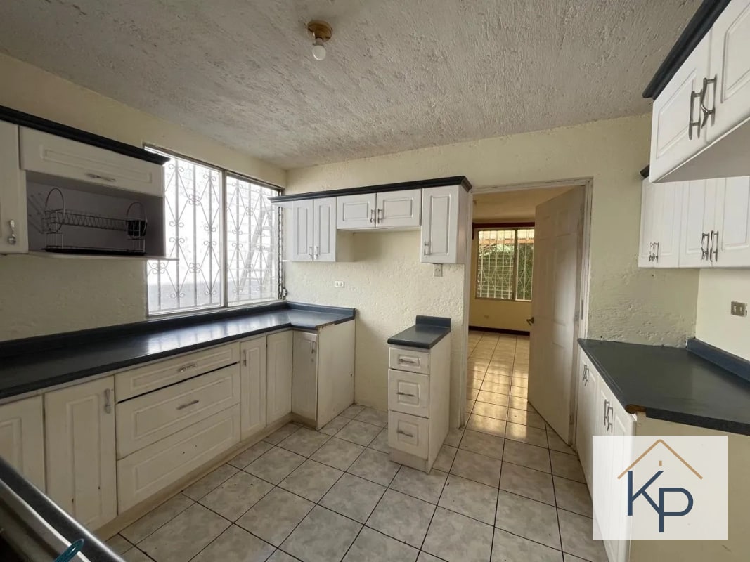 Amplia casa en venta en condominio Km 19 a San José Pinula - 13
