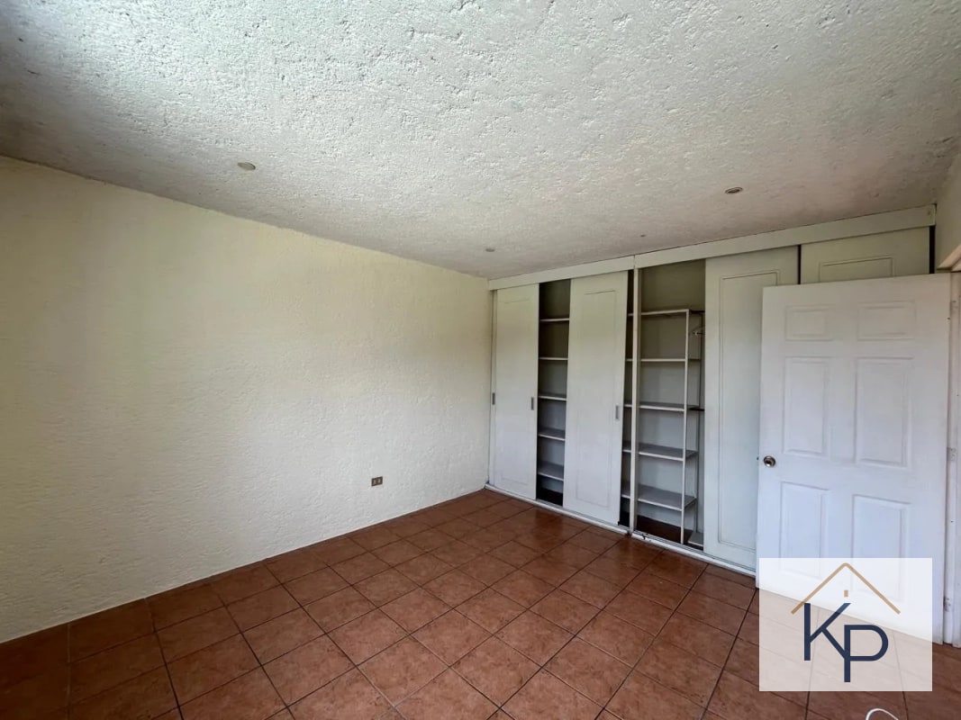 Amplia casa en venta en condominio Km 19 a San José Pinula - 3