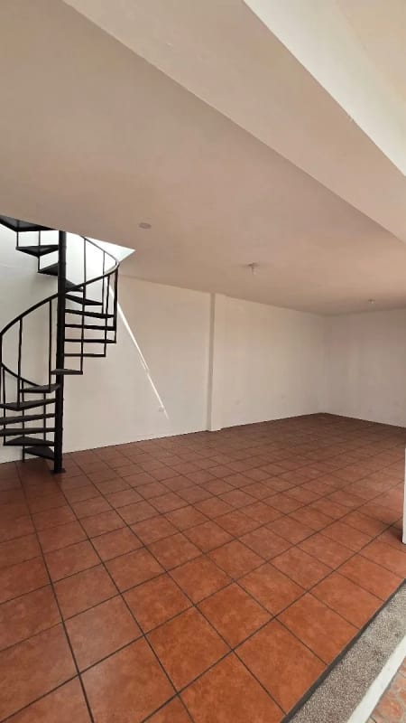 Casa en alquiler para oficina, comercio o bodega, Zona 10 - 9