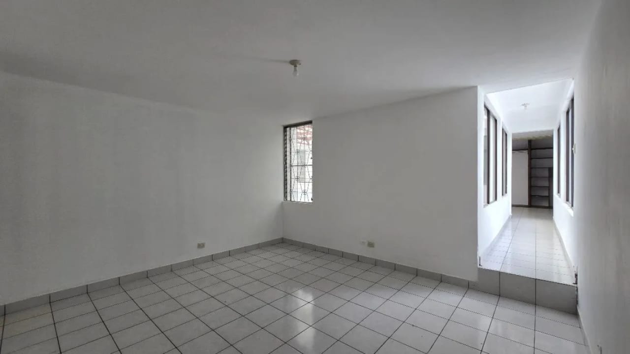 Casa en alquiler para oficina, comercio o bodega, Zona 10 - 8