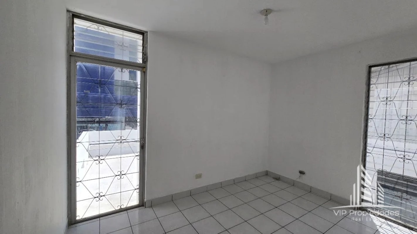 Casa en alquiler para oficina, comercio o bodega, Zona 10 - 7