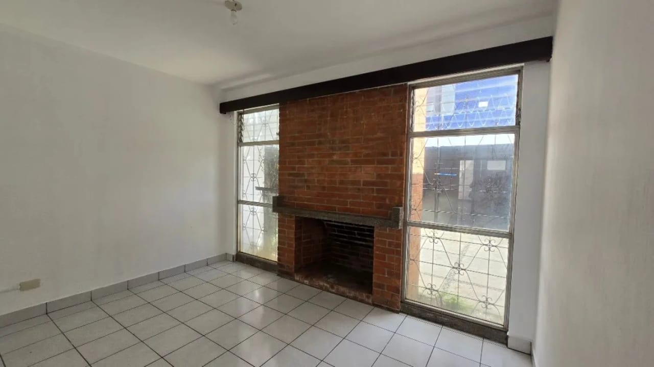 Casa en alquiler para oficina, comercio o bodega, Zona 10 - 6