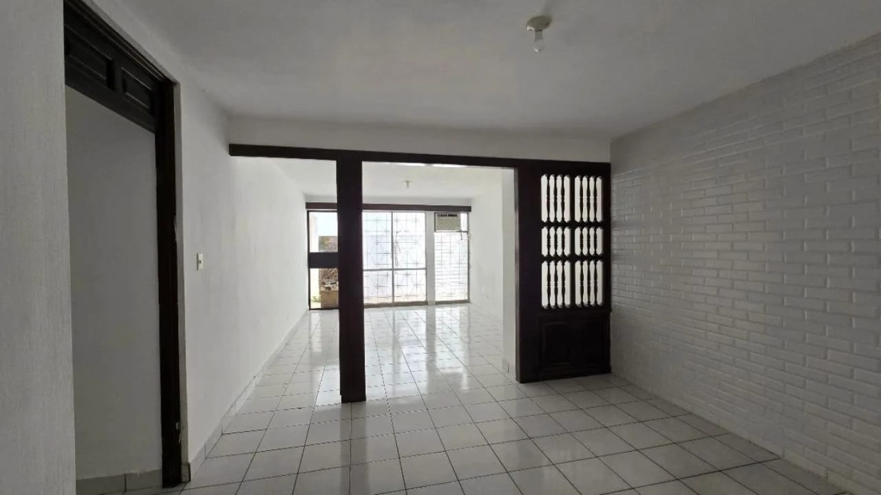 Casa en alquiler para oficina, comercio o bodega, Zona 10 - 5