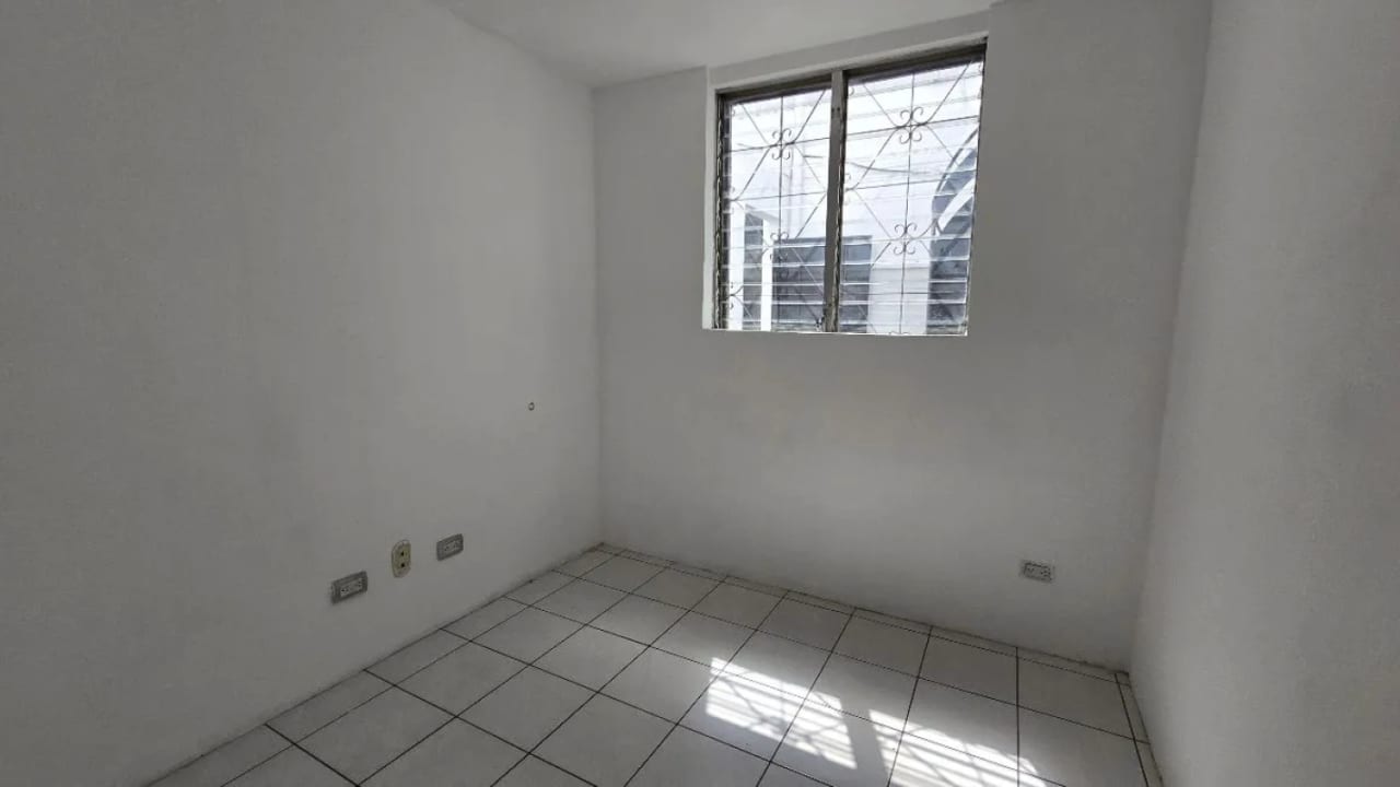 Casa en alquiler para oficina, comercio o bodega, Zona 10 - 4