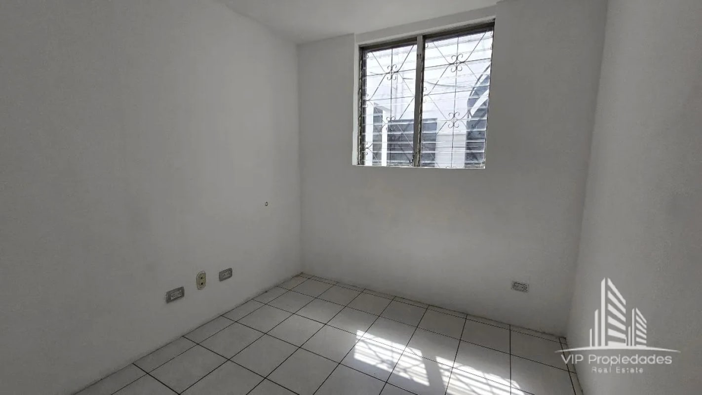 Casa en alquiler para oficina, comercio o bodega, Zona 10 - 4