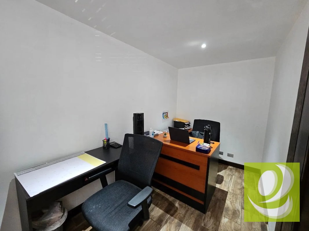 Rento terreno con oficinas en excelente ubicación de zona 5 Ciudad - 6