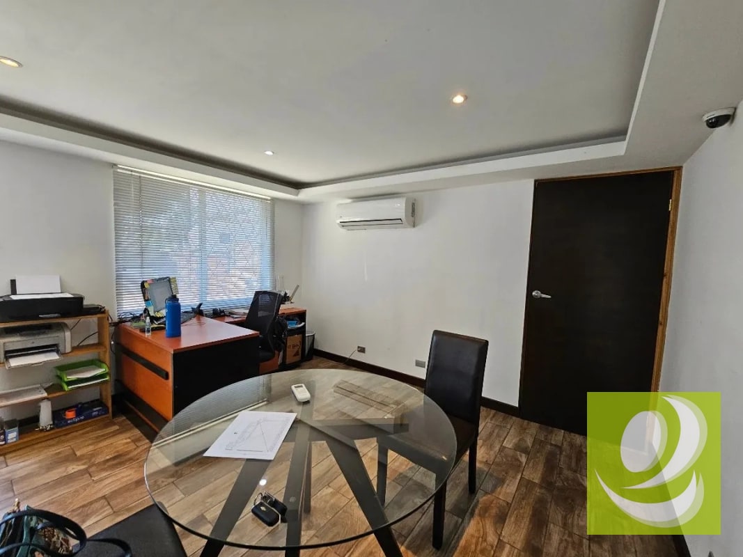 Rento terreno con oficinas en excelente ubicación de zona 5 Ciudad - 5