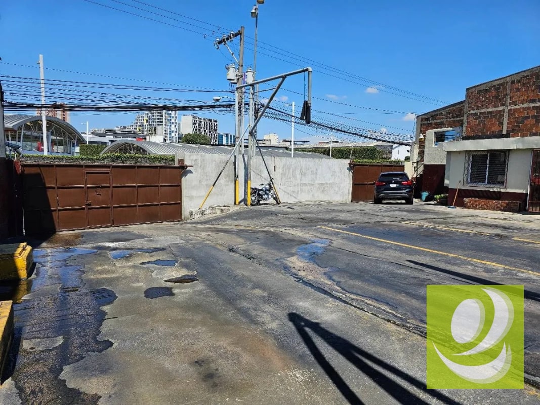 Rento terreno con oficinas en excelente ubicación de zona 5 Ciudad - 4