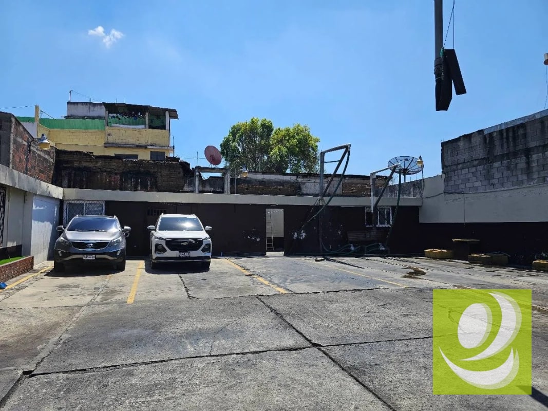 Rento terreno con oficinas en excelente ubicación de zona 5 Ciudad - 3