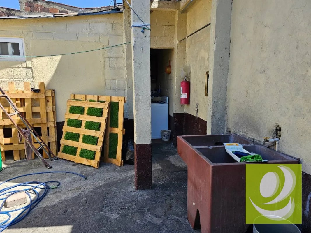 Rento terreno con oficinas en excelente ubicación de zona 5 Ciudad - 2