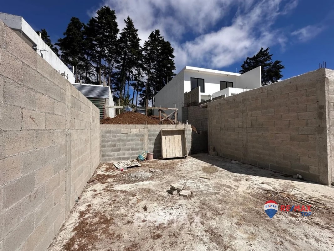 CASA EN CONSTRUCCIÓN EN COND. ARRAZOLA,CAES - 4