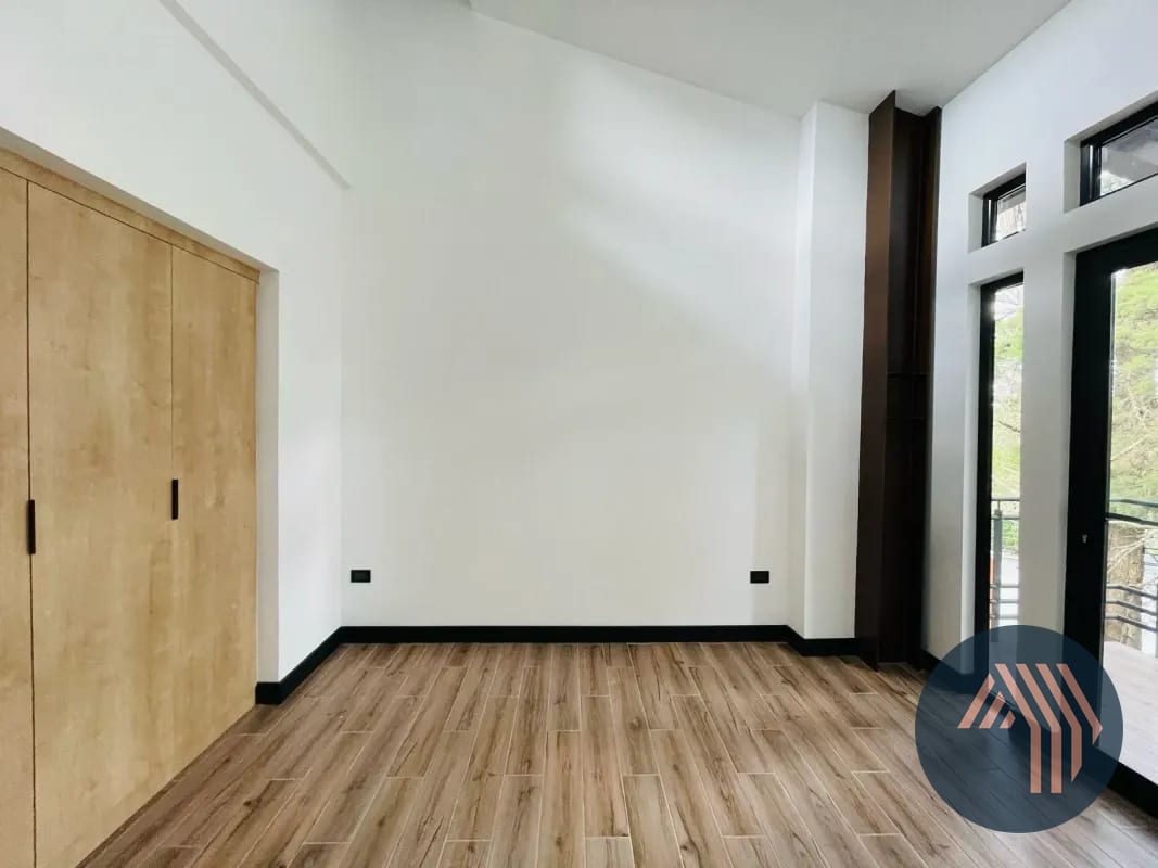 VENTA DE MODERNA CASA - SAN ANTONIO, KM 16 CARR. SALVADOR — Casa en Venta en San Antonio, Carretera a El Salvador, Guatemala, Ciudad — foto 13 de 16
