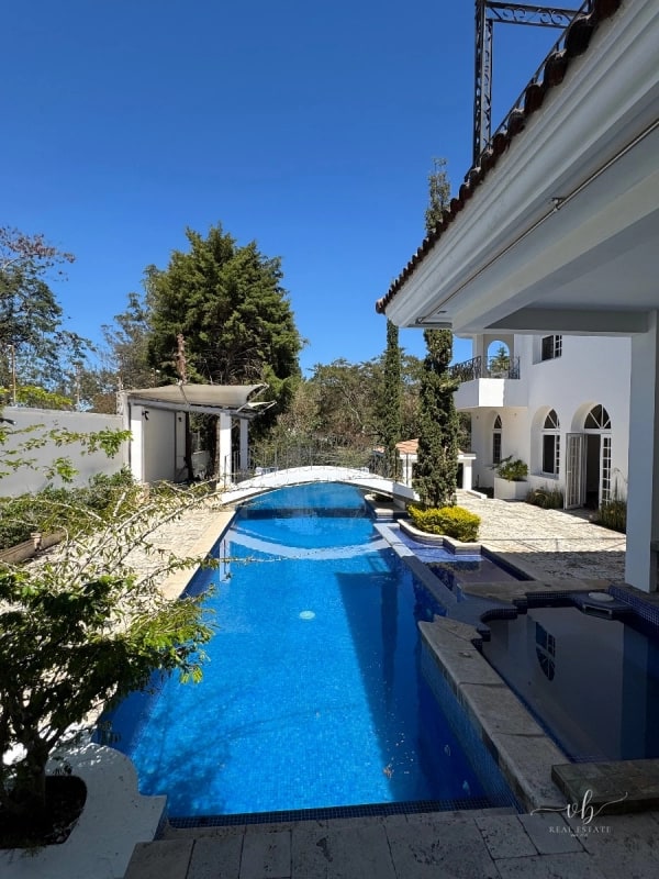 Exclusiva casa en venta - zona 16 - 1