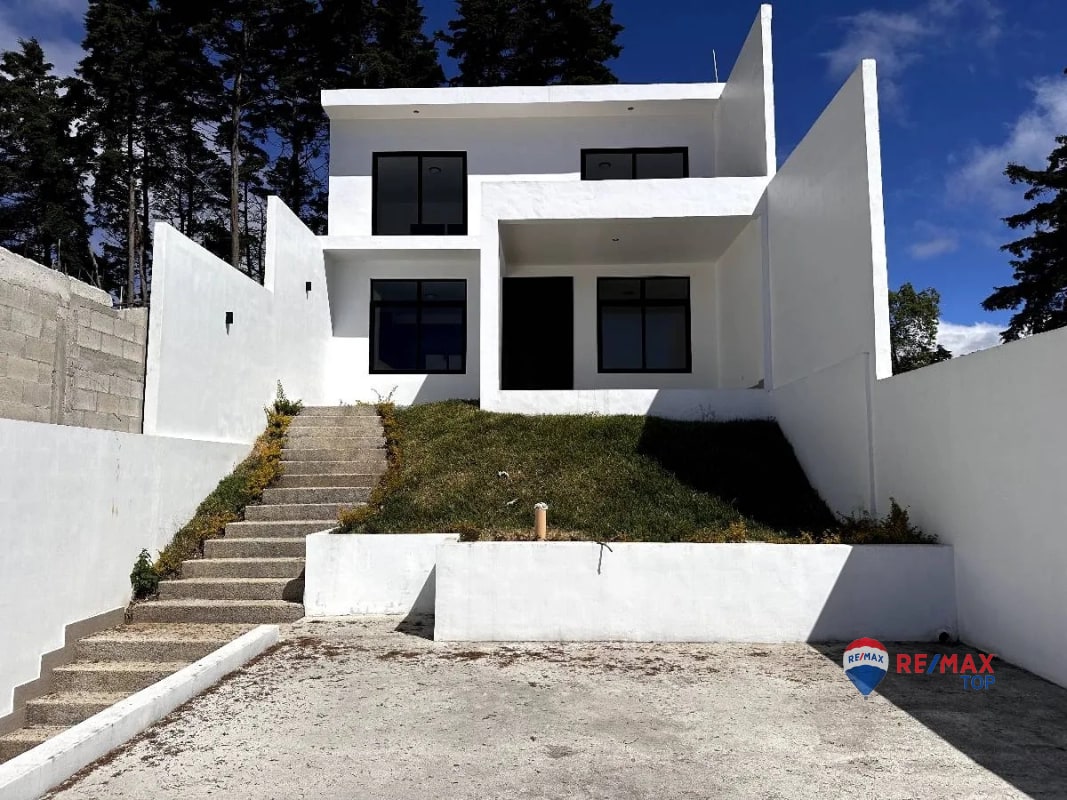 CASA NUEVA DENTRO DE COND. ARRAZOLA - 1