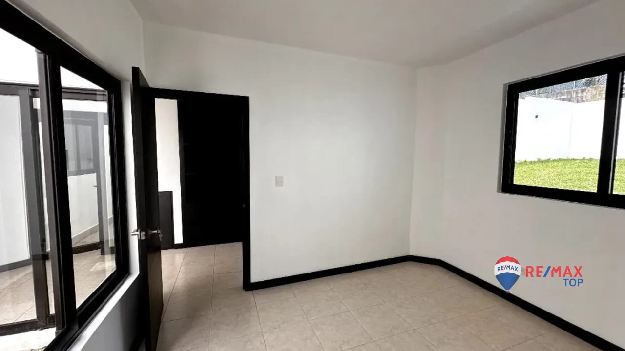 CASA NUEVA DENTRO DE COND. ARRAZOLA — Casa en Venta en Arrazola II, Carretera a El Salvador, Guatemala, Ciudad — foto 6 de 10