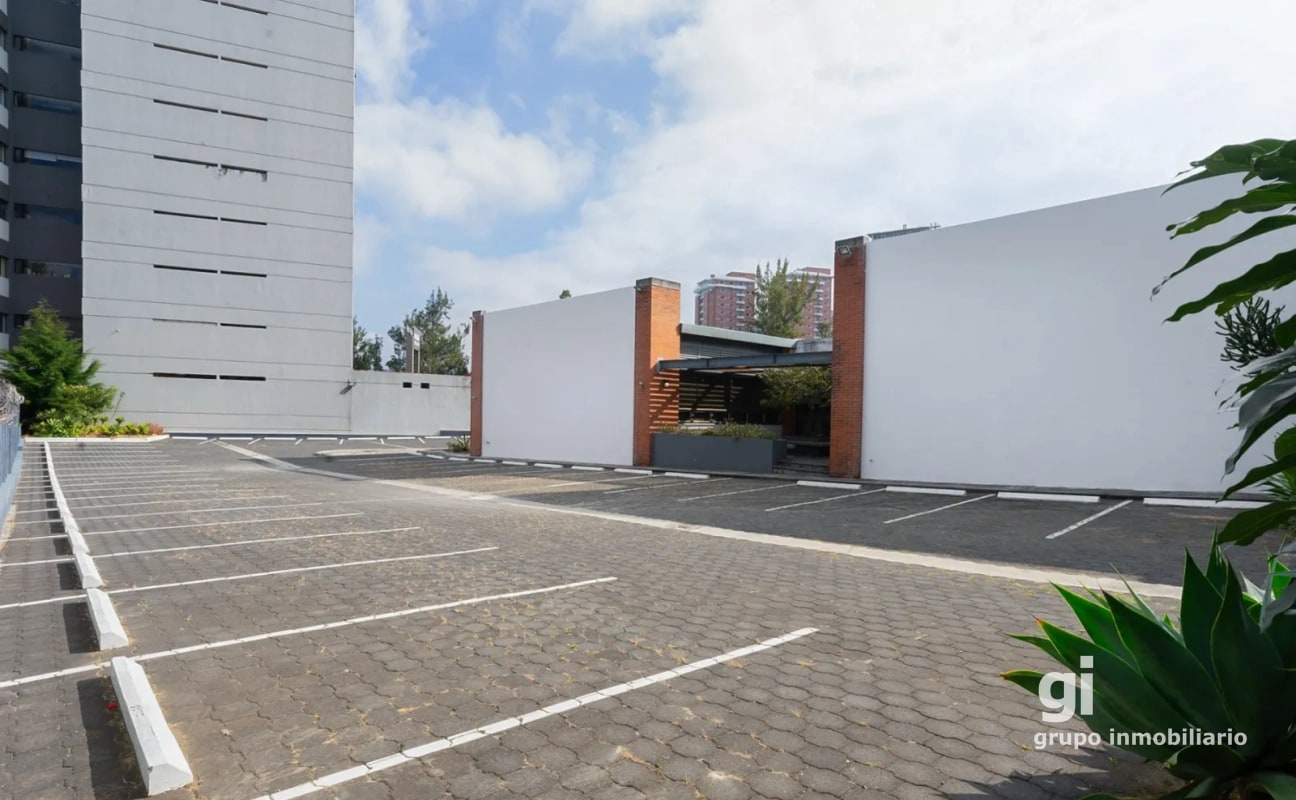 Interesante Propiedad en alquiler para Negocio, Academias, Universidades, Restaurantes, Negocios de Entretenimiento y más en zona 15. - 11