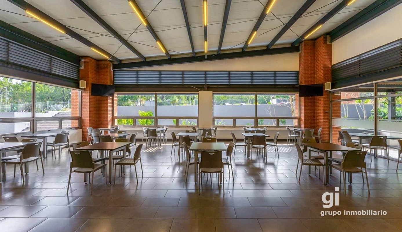 Interesante Propiedad en alquiler para Negocio, Academias, Universidades, Restaurantes, Negocios de Entretenimiento y más en zona 15. - 9