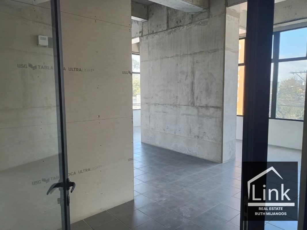 Renta de Local Comercial zona 10 - 4