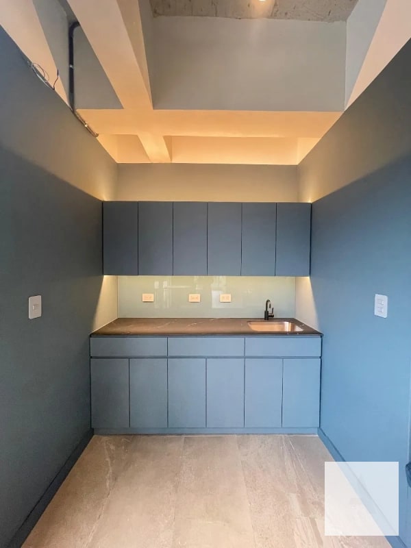 Moderna oficina para estrenar, completamente equipada y decorada - Zona 10 - 8