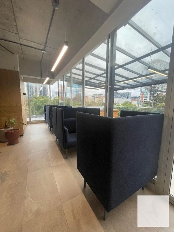 Moderna oficina para estrenar, completamente equipada y decorada - Zona 10 - 6