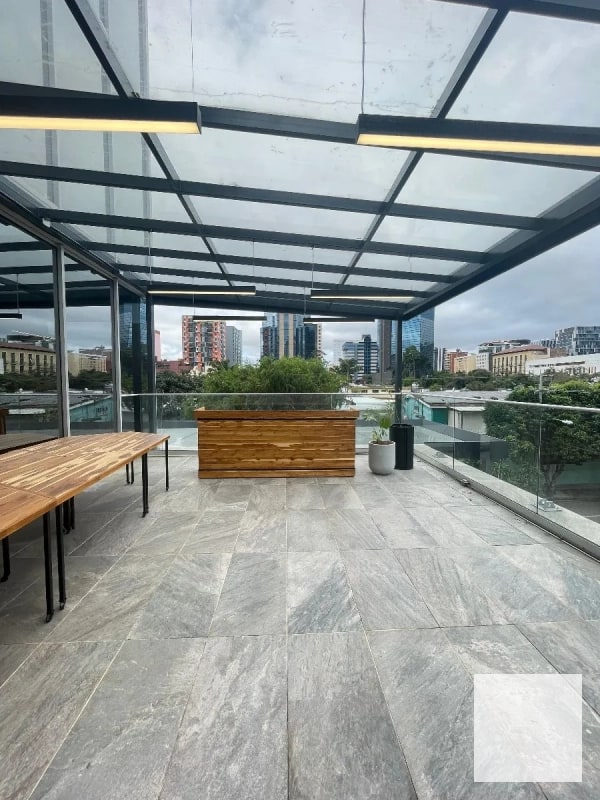 Moderna oficina para estrenar, completamente equipada y decorada - Zona 10 - 4