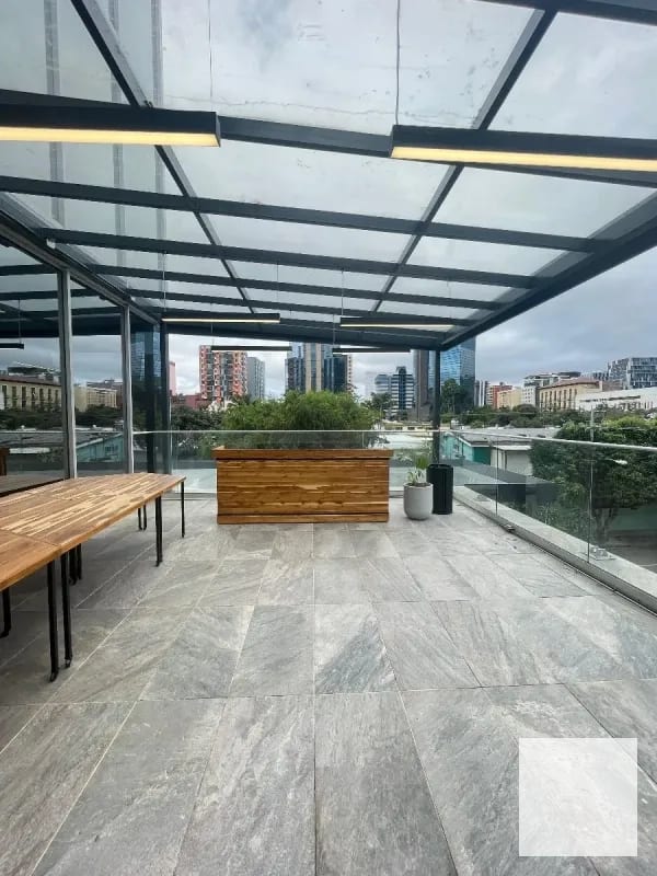 Moderna oficina para estrenar, completamente equipada y decorada - Zona 10 — Oficina en Alquiler en Vasanta, Zona 10, Guatemala, Ciudad — foto 4 de 9