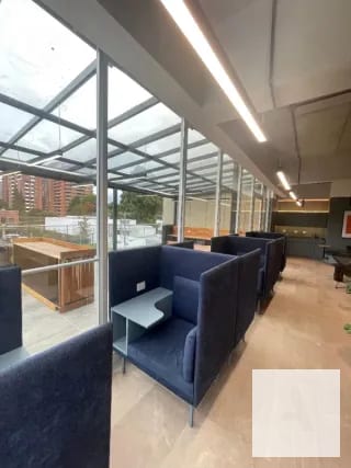 Moderna oficina para estrenar, completamente equipada y decorada en VENTA - Zona 10 — Oficina en Venta en Vasanta, Zona 10, Guatemala, Ciudad — miniatura 7 de 8