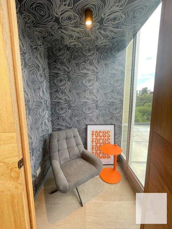 Moderna oficina para estrenar, completamente equipada y decorada en VENTA - Zona 10 - 4