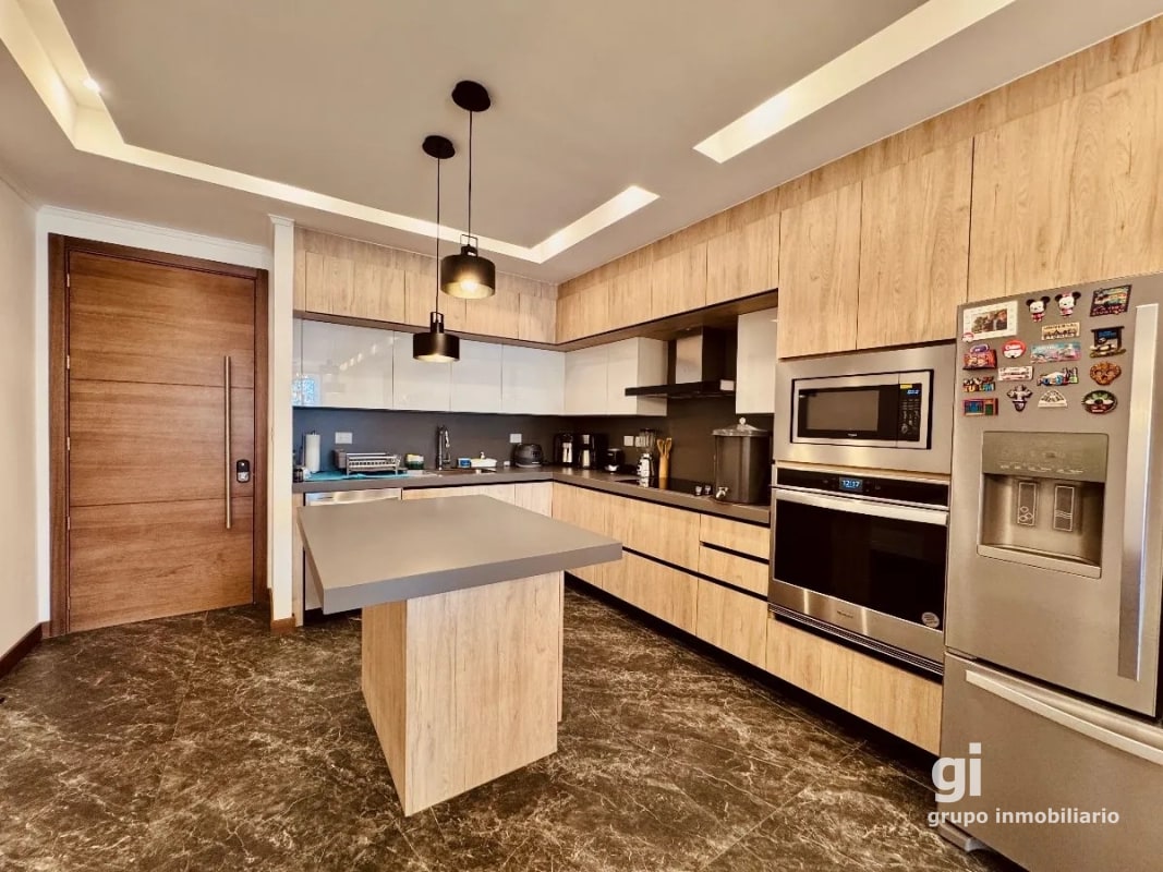 Apartamento en Venta en Zona 10 con Espacios Amplios y Funcionales + Amenidades Exclusivas - 1