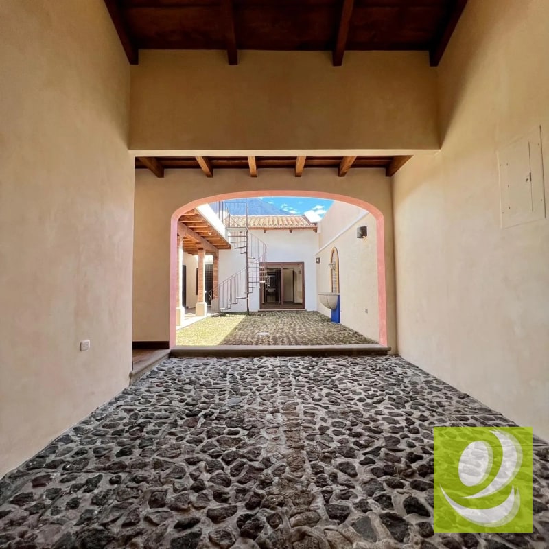 Vendo Casa Nueva Tipo Colonial en Antigua Guatemala - 1