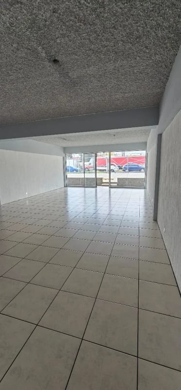 ALQUILER LOCAL COMERCIAL, en Calzada Aguilar Batres, Zona 11 — Local en Alquiler en Zona 11, Guatemala, Ciudad — foto 2 de 10