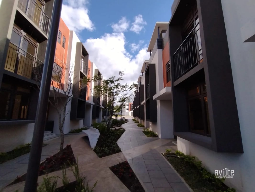 CONDADO NARANJO:   4 habitaciones, 3.5 baños, 2 parqueos Q9,500 - 6