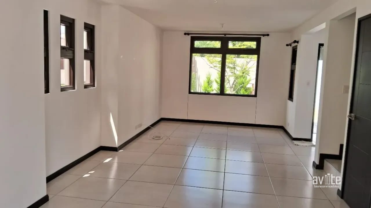 CONDADO NARANJO:   4 habitaciones, 3.5 baños, 2 parqueos Q9,500 — Casa en Alquiler en Condado Naranjo, Zona 4 Mixco, Guatemala, Ciudad — foto 3 de 6