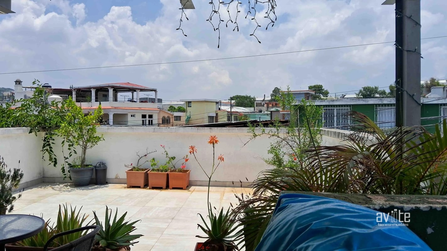 Valle del Sol,  casa de 3 habitaciones, con doble jardin   Q2,250,000.00 - 7