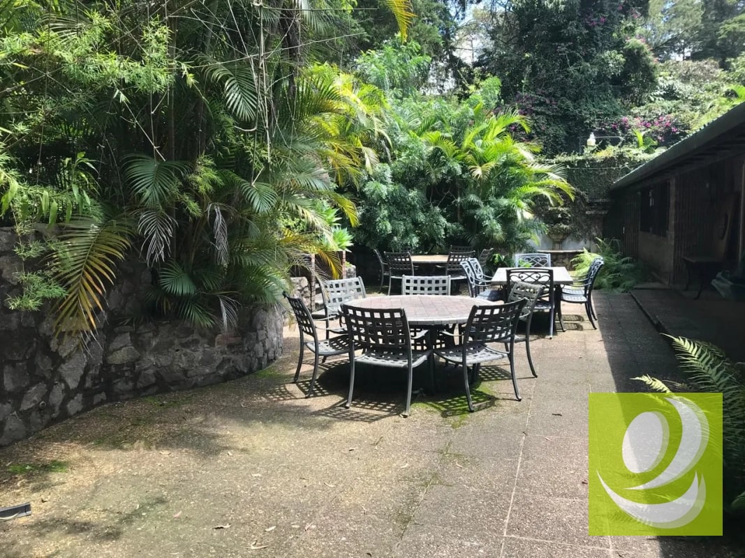 Casa grande  en venta en zona 16 de un nivel - 5